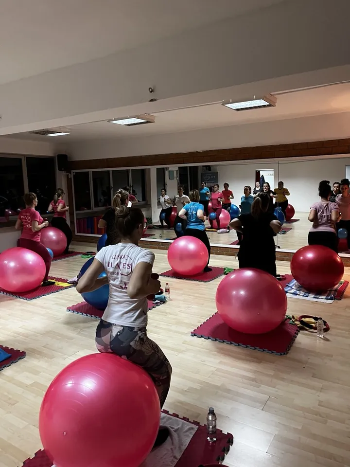 Group exercise with stability balls